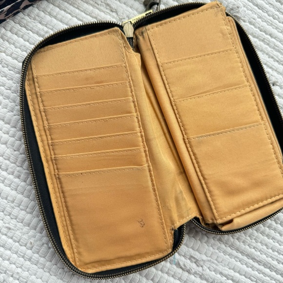 Travelon Single Zip Wallet Leopard Print - Picture 3 of 7